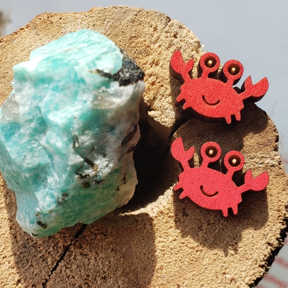 Happy little crab wood stud earrings